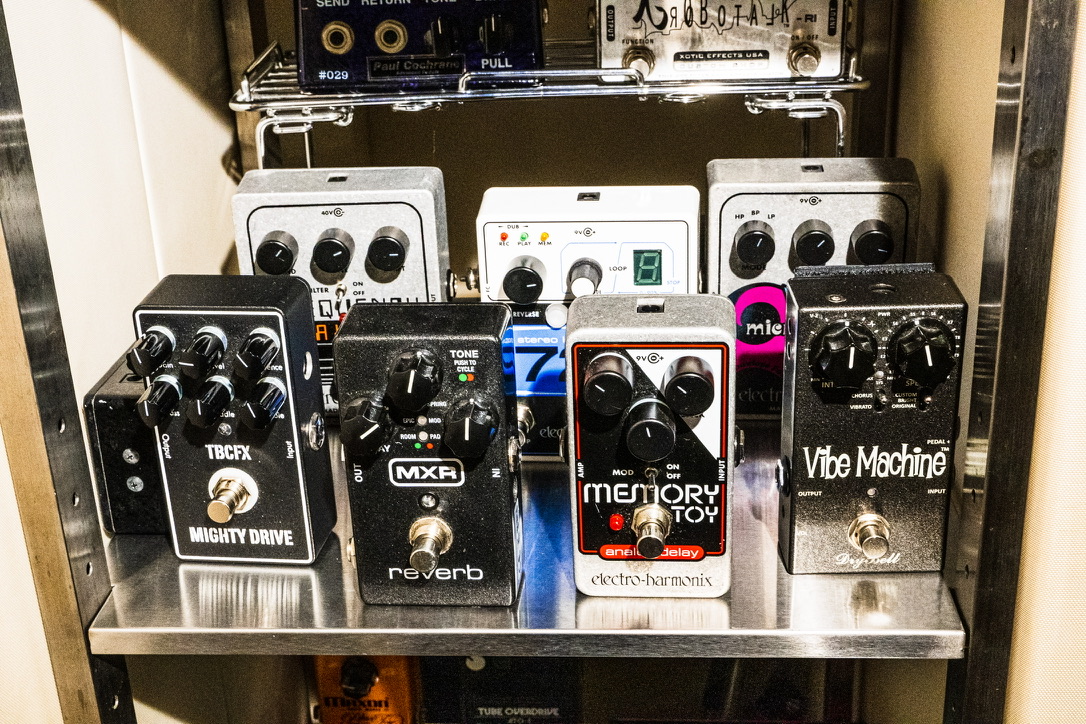 Electro-Harmonix TBCFX Mighty Drive MXR Reverb DryBell Vibe Machine V-2