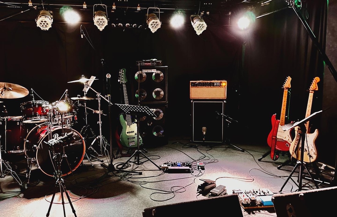 E15CBE63-00FC-4972-8063-C304043D8E02_1_105_c