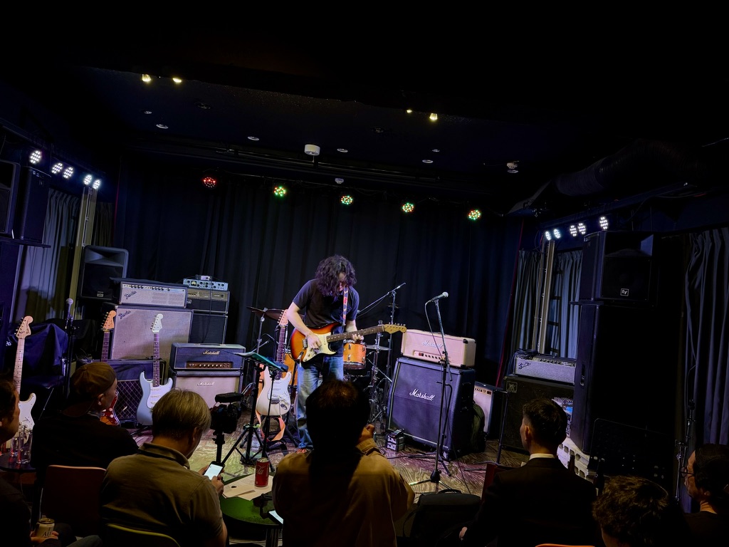 FDA28CC4-BEDA-4010-A0AB-AD944D3CA7B3_1_105_c