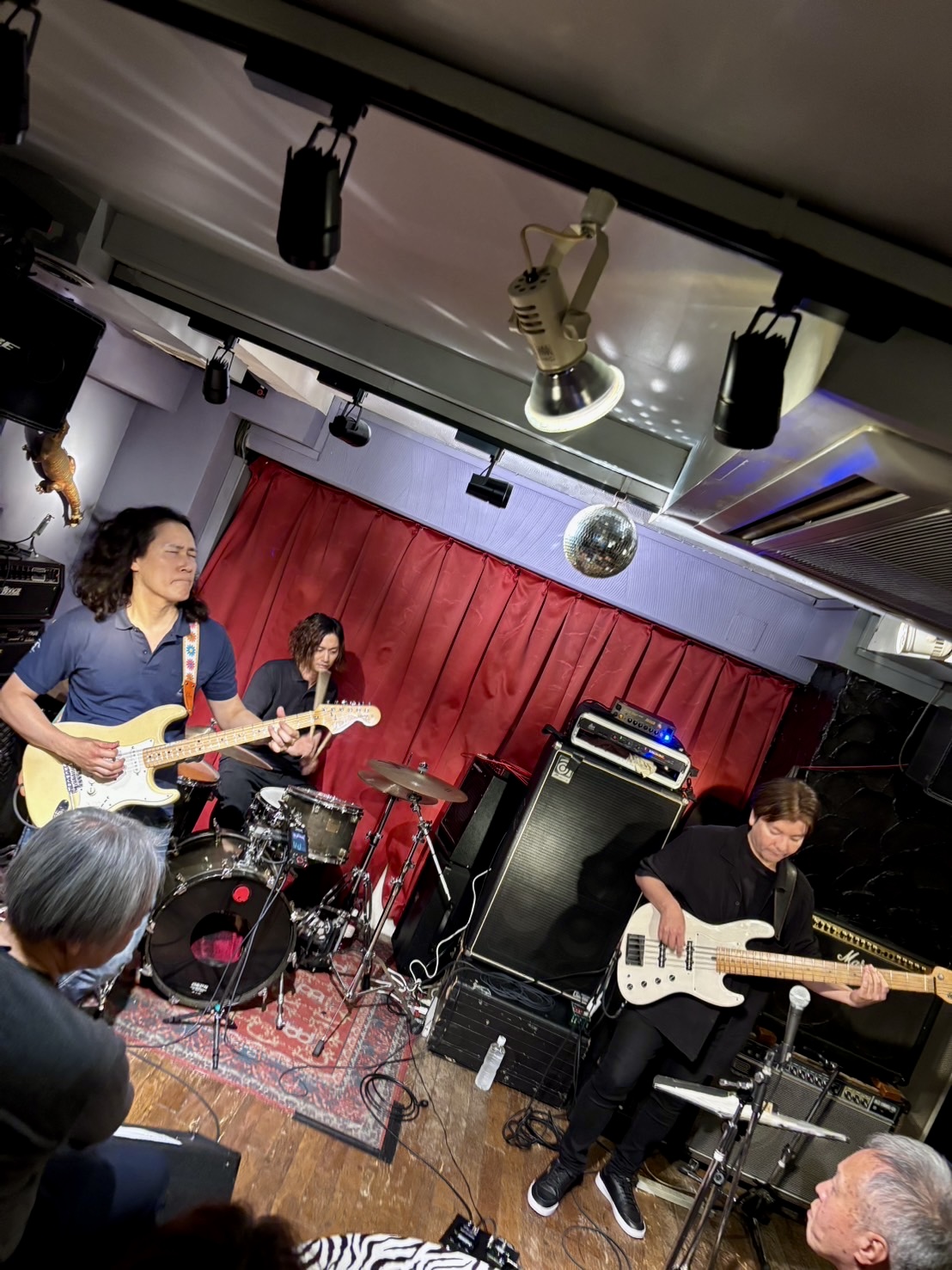 FEEC596A-88E8-4847-B849-70E6FE489D2B_1_201_a