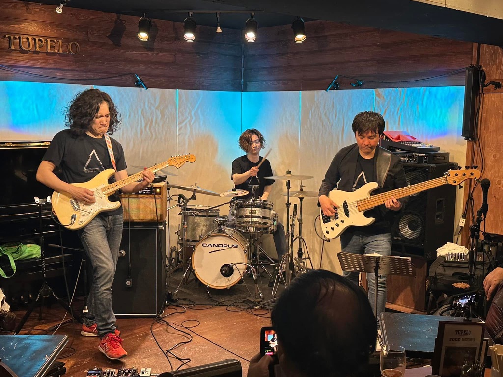 D00EF6D1-A943-445D-A34D-B7FAB0559631_1_105_c